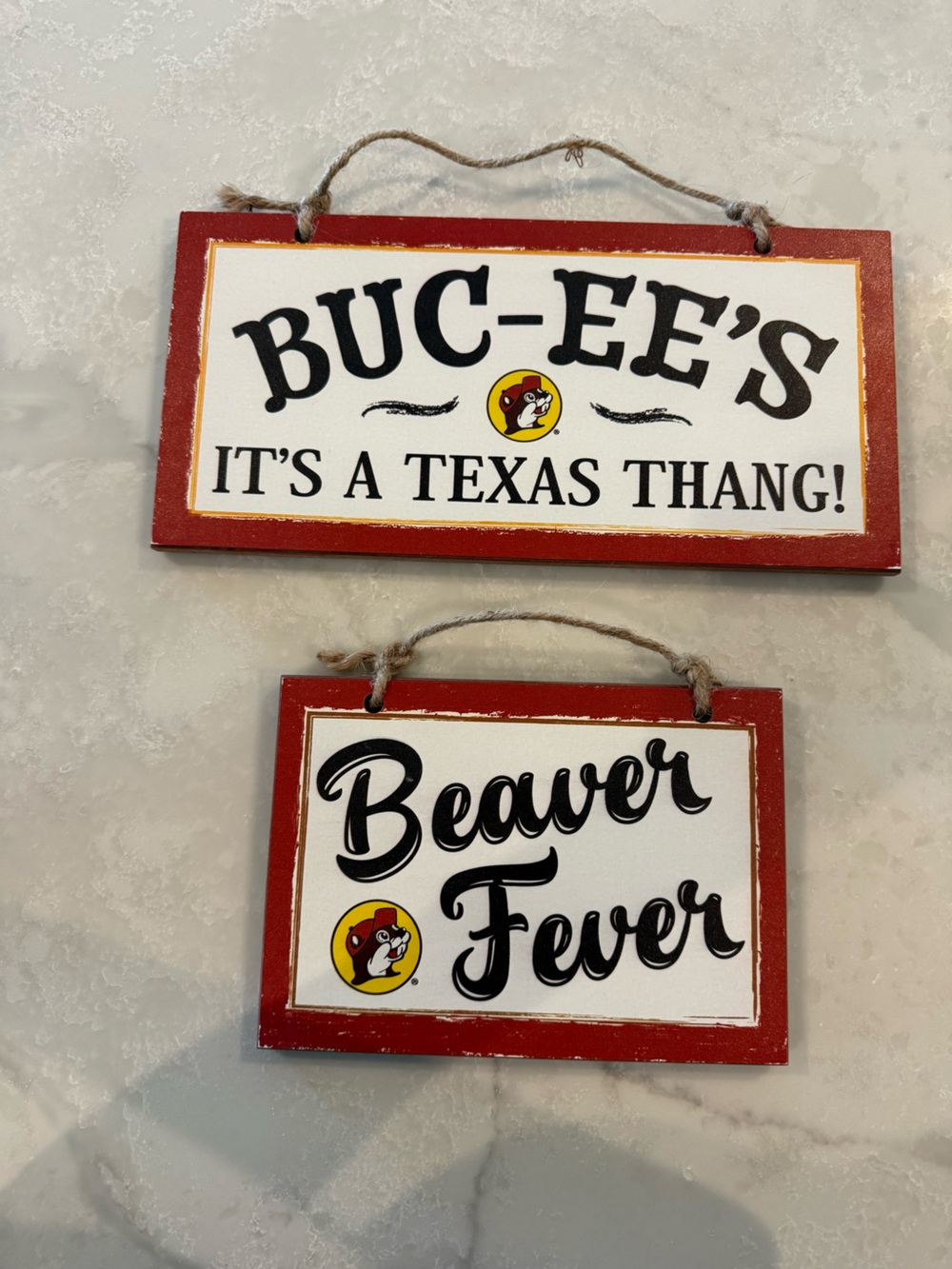 Buc-ee's Red and White Decorative Hanging Plaque Set